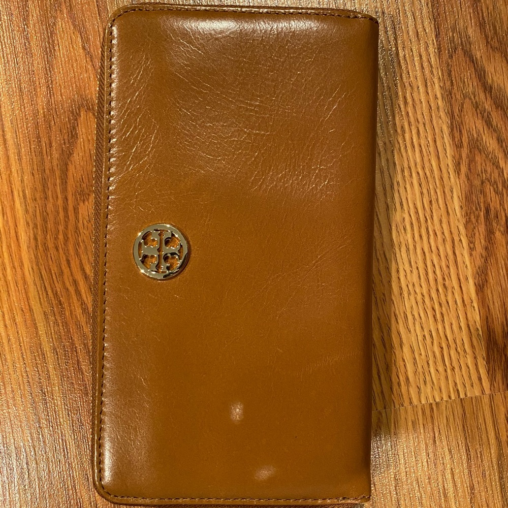 Unused Tory Burch long wallet